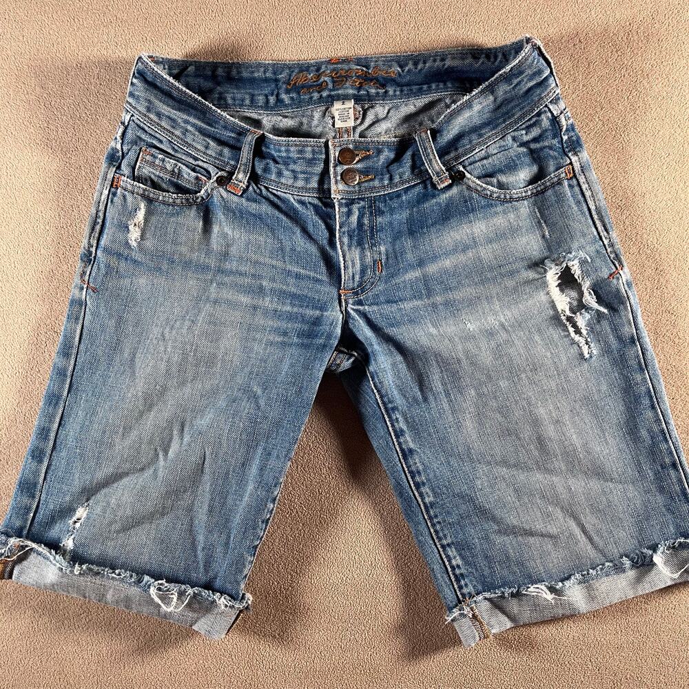 Y2K VTG Abercrombie & Fitch Low Waisted Light Washed Denim Midi Shorts Size 0